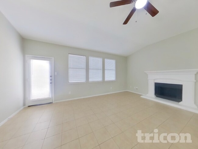 Photo - 3413 Fashion St