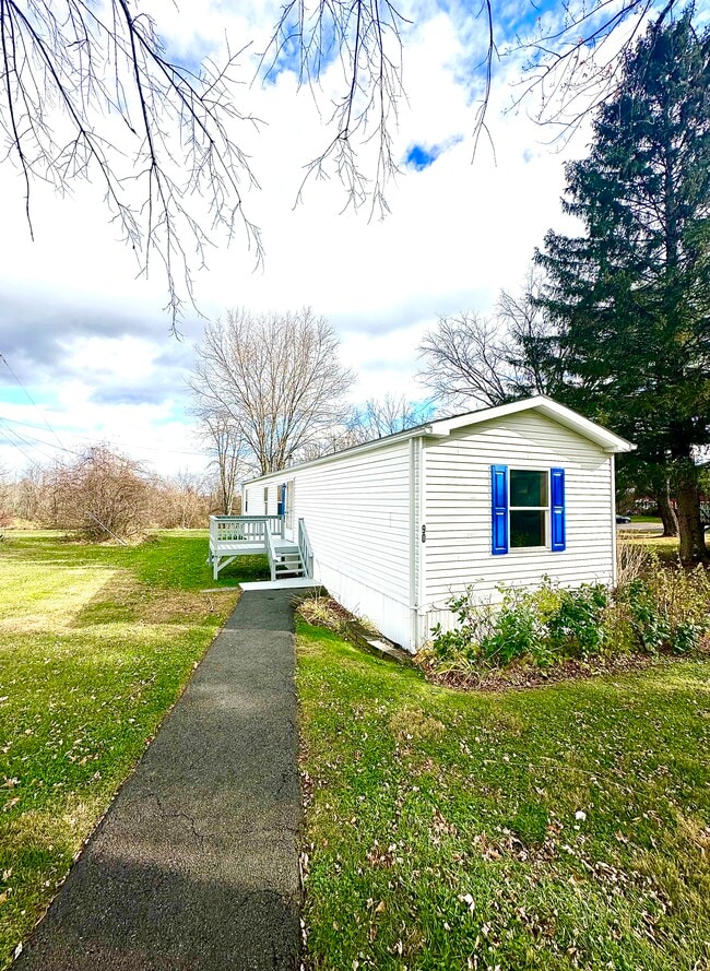 Building Photo - 90 Yankee Folly Rd