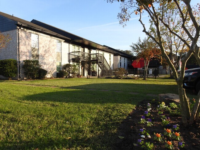 Beautiful courtyards - Tomball Ranch