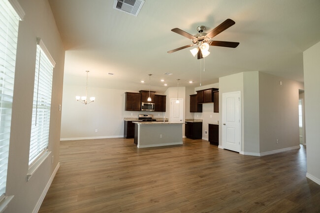 Photo - 707 Davy St