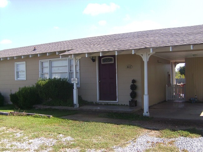 Building Photo - 1613 5th Ave Rental