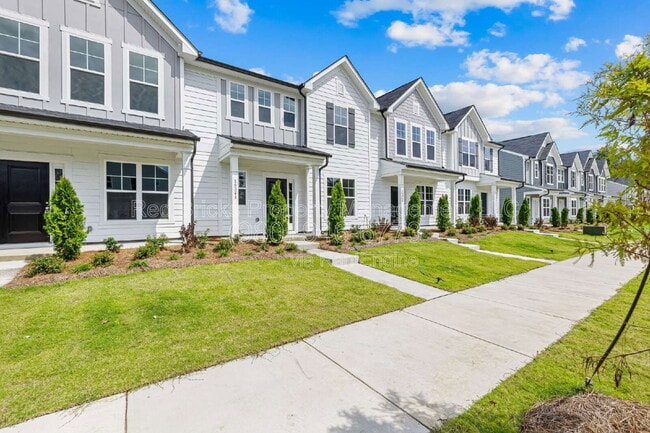 Photo - 16341 Leading St