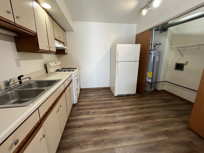 Photo - 433-7 HAMPTON PLACE Unit 433 Hampton Place-APT-7