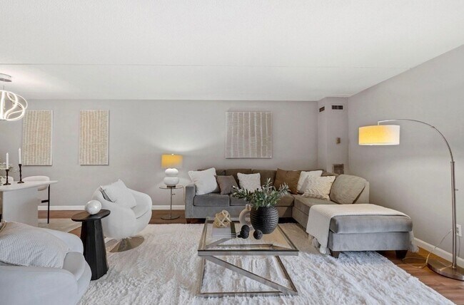 50-56-56 Broadlawn Park Unit 221