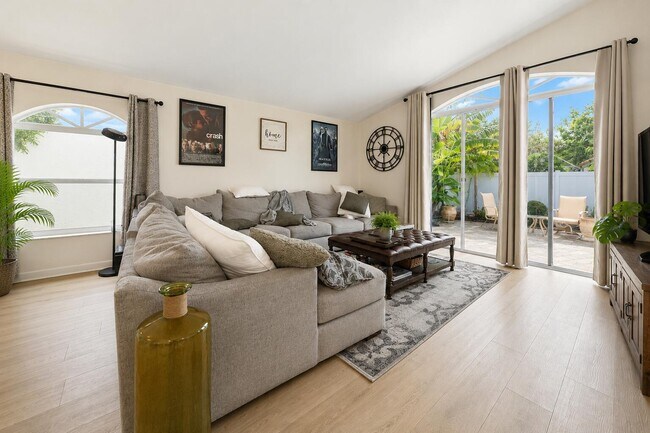 Photo - 202 Wedgewood Cir