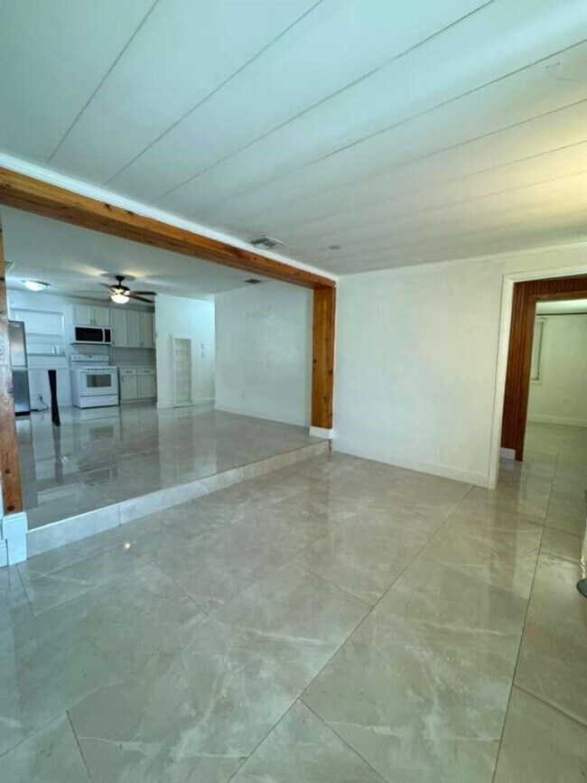 Photo - 4350 NE 6th Ave