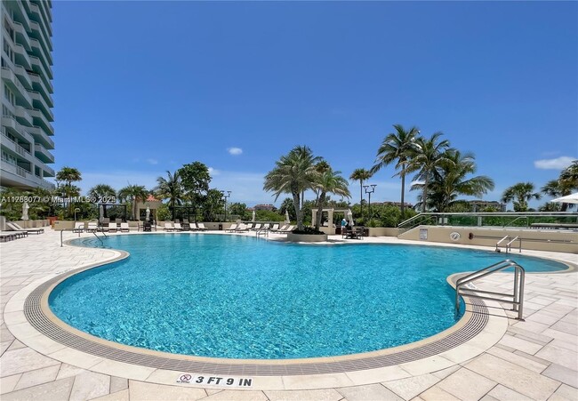Photo - 400 S Pointe Dr Unidad 1102 Rental
