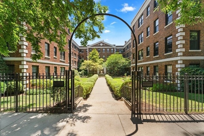 Building Photo - 66 Queensberry St Unit 221