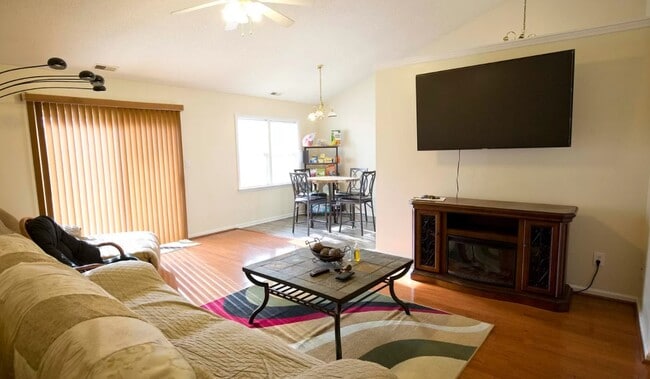 Photo - 2410 Bradford St