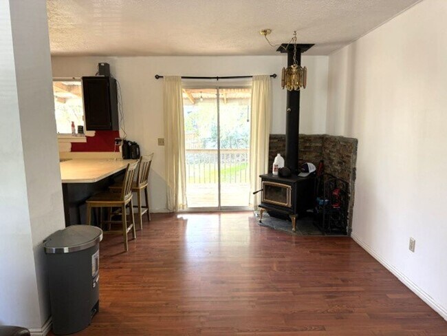 Photo - 1385 Suncrest Ct