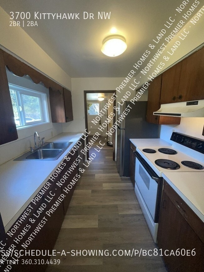 Photo - 3700 Kittyhawk Dr NW