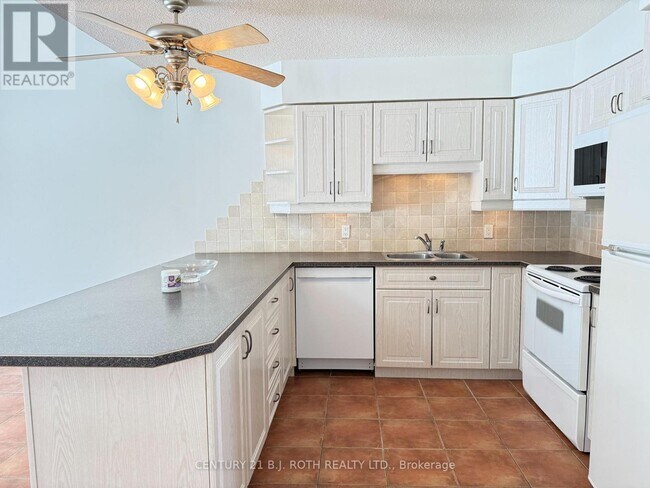 Photo - 51 Laguna Pkwy