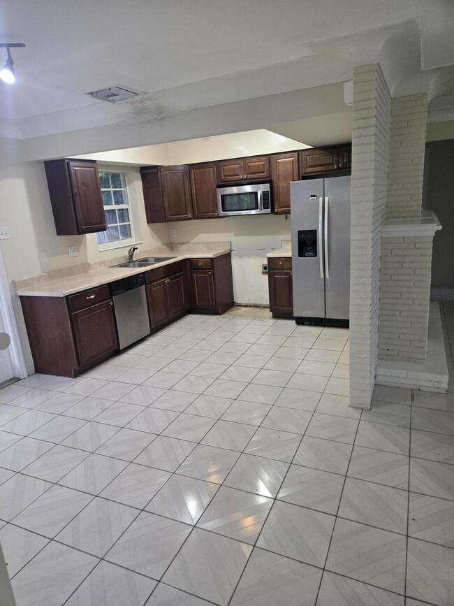 Photo - 311 NE 42nd St