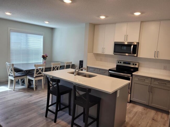 Photo - 6411-6177 177 Ave