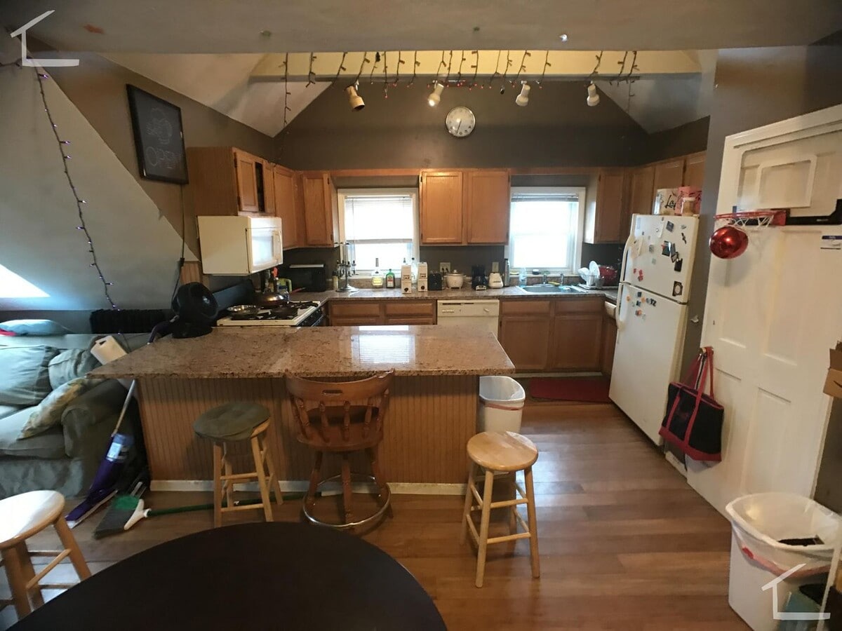 Photo - HUGE 4 bed apartment - Allston - 9/1/26 (0.13 miles to Green Line)
