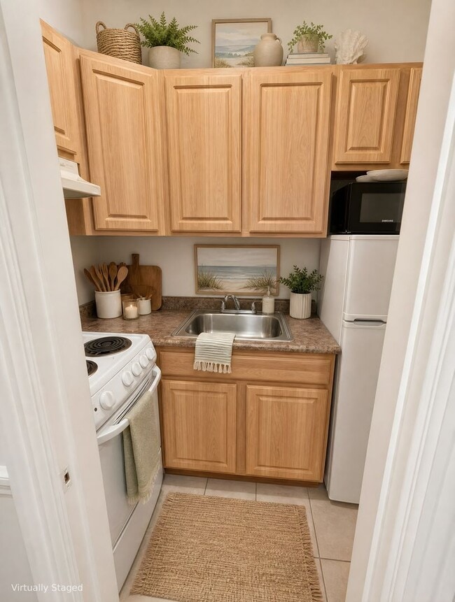 Photo - Charming Back Bay Studio on Beacon Street!