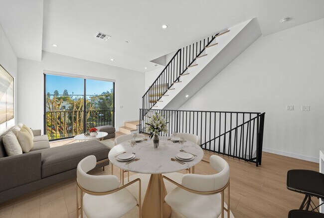 Photo - 13841 Burbank Blvd