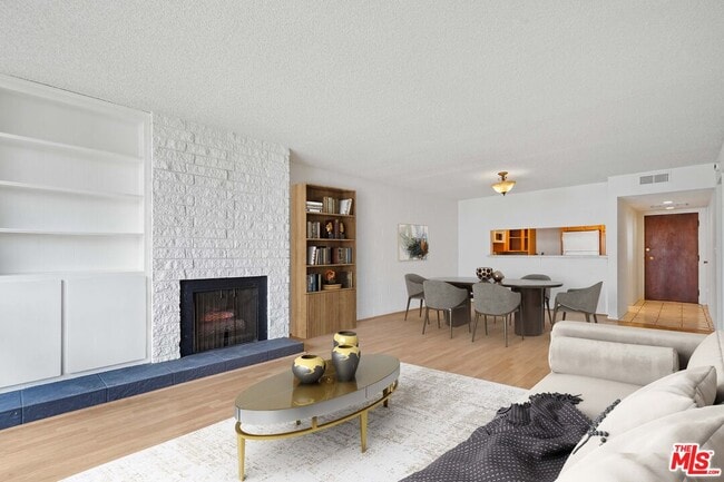 Building Photo - 10966 Rochester Ave Unit 3C