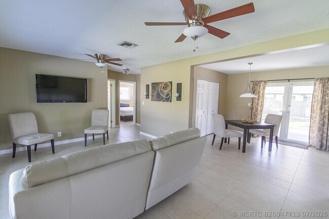 116 NW 8th St