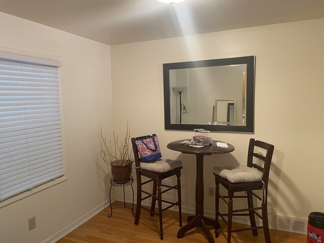 494 Kenwood Ave Unit B2R