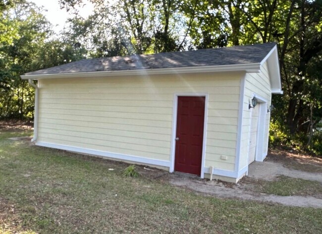 Photo - 104 Dorchester Ln