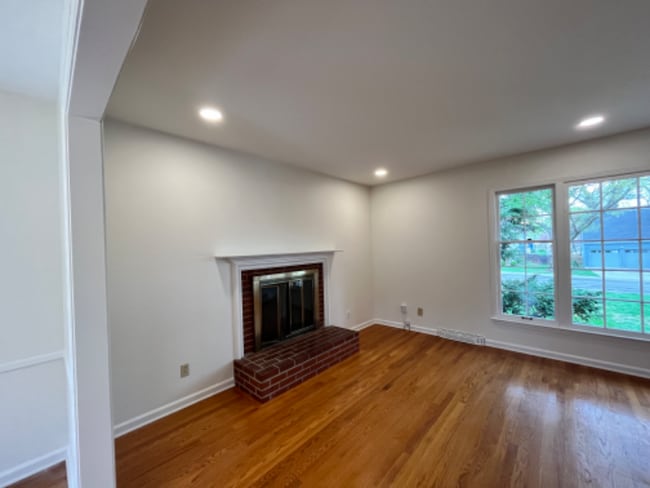 Photo - 7520 Aberdeen St