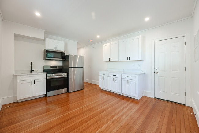 Building Photo - Elmgrove Ave Unit 124 - 2R Rental