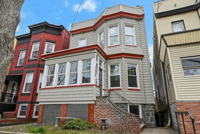 Building Photo - 158 Edgar St