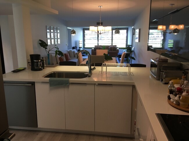 Building Photo - 6049 Balboa Cir Unit 105 Rental