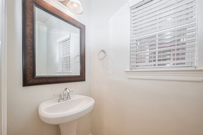Building Photo - 1522 Olive Park