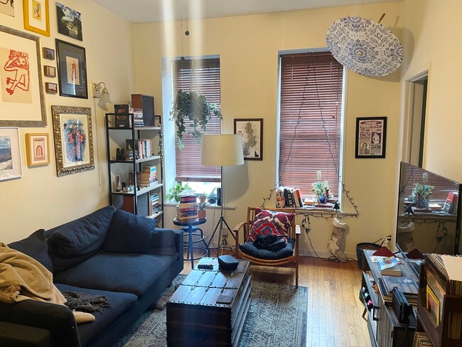 Photo - 1627 N Winchester Ave Unit 2F