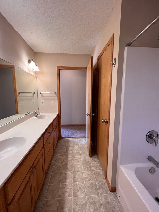 Photo - 593 W 9th St