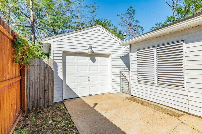 Photo - 114 Tarpon Ave