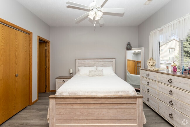 2BR, 2BA - 1,079 SF