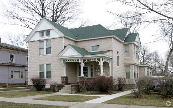 Photo - 208 N Hamilton St