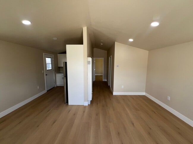 Building Photo - Renovated 2 Bed 1 Bath Home Unit 1415 1/2 Wiren St.