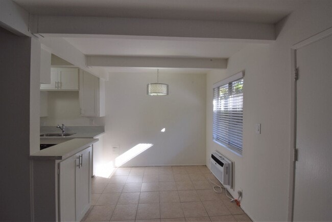 Photo - 6125 Whitsett Ave Unidad 03