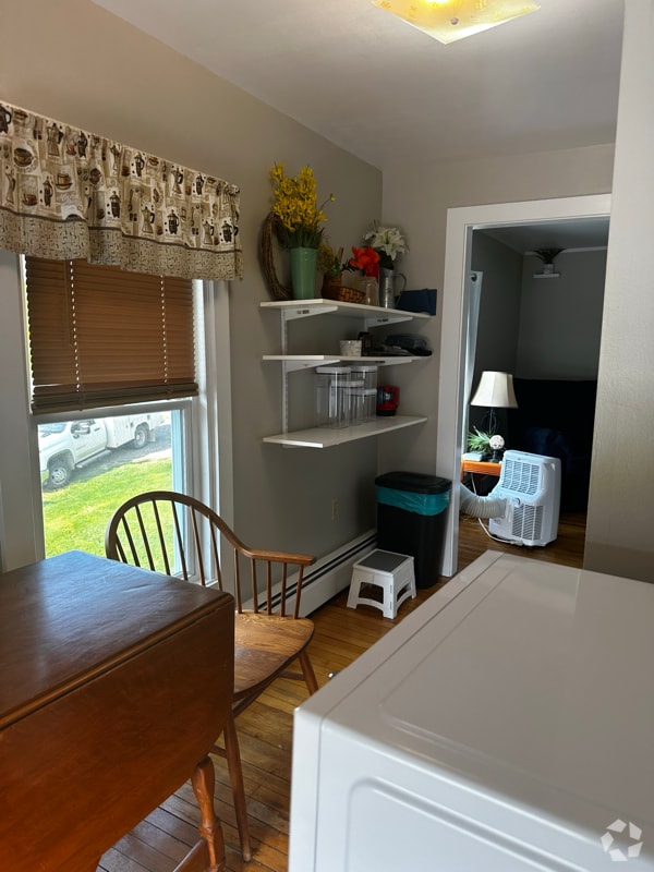 Building Photo - 583 East St Rental