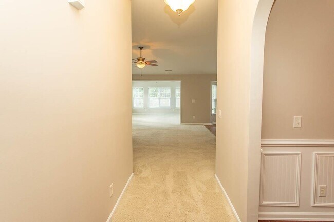384 Esher Ct