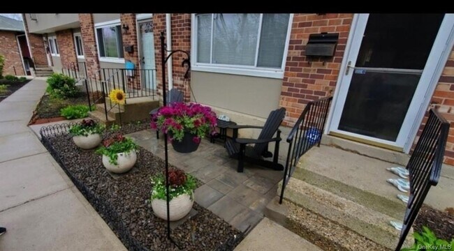 Photo - 204 Old Country Rd