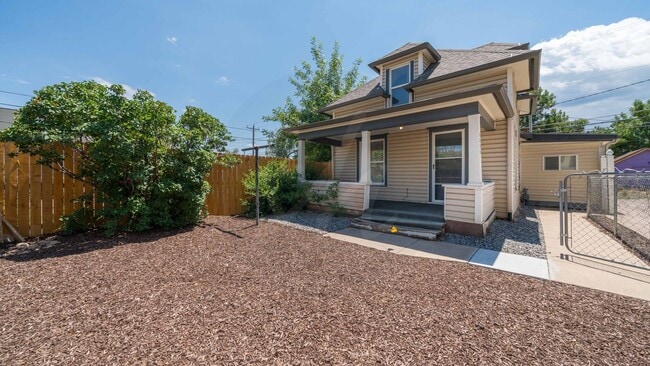 Building Photo - Cute OCC Cottage Rental
