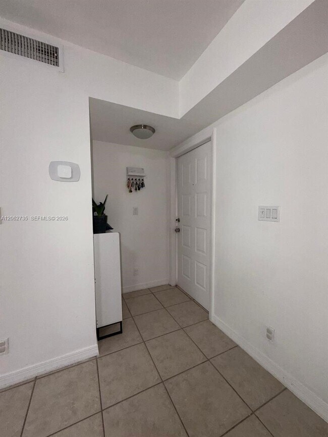 12193 Royal Palm Blvd Unidad 1A