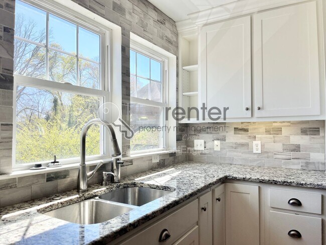 Photo - 1216 Hanover St