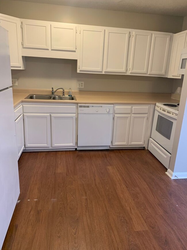 Building Photo - 4948 Unit C Rental