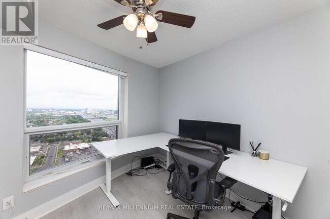 Photo - 125 Village Green Square