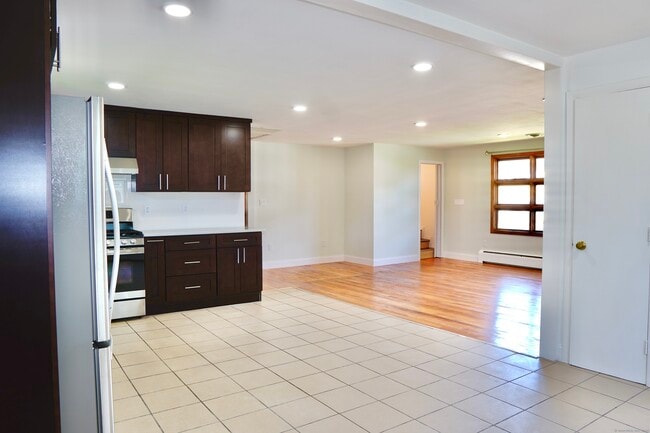 Building Photo - 71 Avon Ave Rental