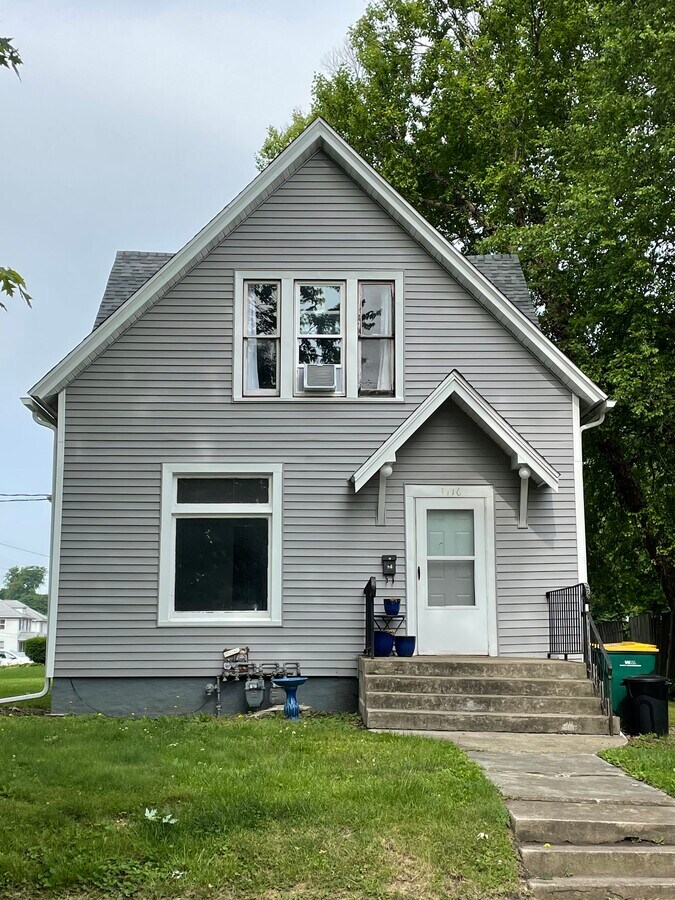 1116 beecher ave Townhome Townhome Rental in Galesburg IL