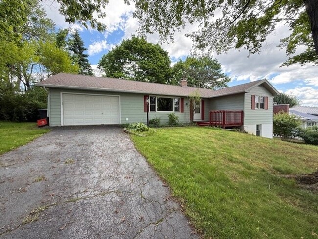 Photo - Charming 3 Bedroom in Overlook Heights