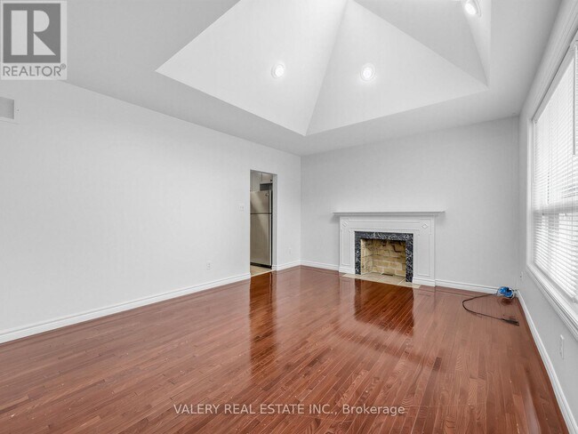 Photo - 1366 Applewood Rd