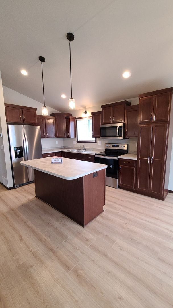 Building Photo - Modern 3 Bedroom Home with Garage & Fenced Yard for Rent!